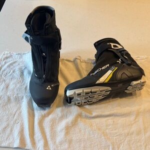 Fischer cross country Boots 9.5 men’s 43 zipper pull missing left see pictures